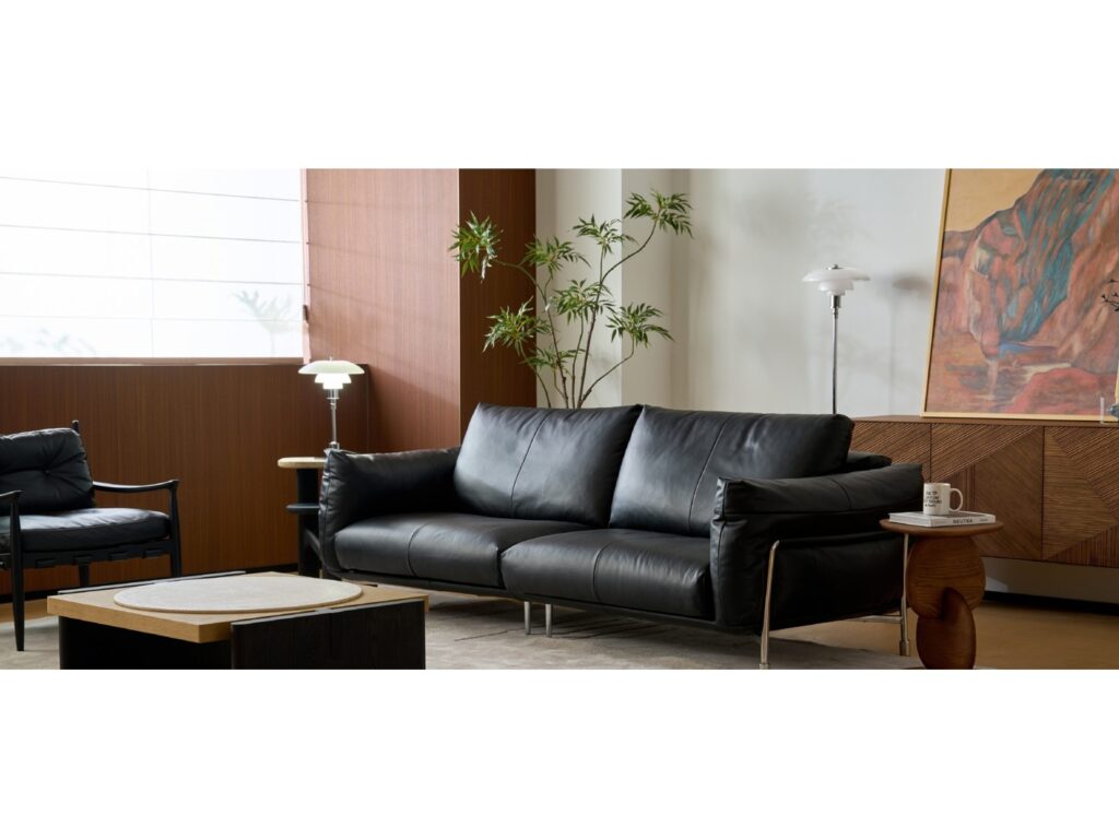 RS1073 Sofa